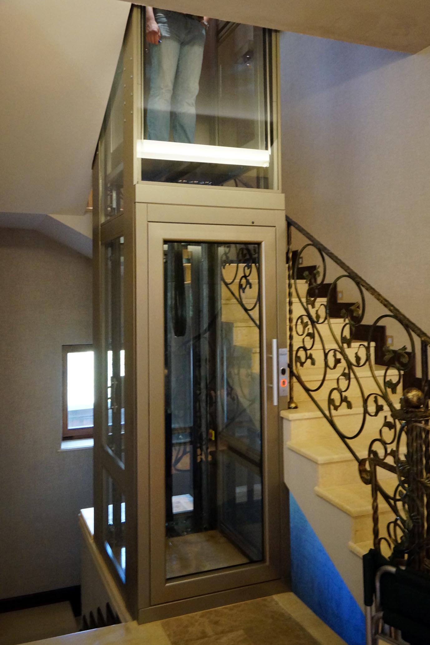 Маленький панорамный лифт из Италии